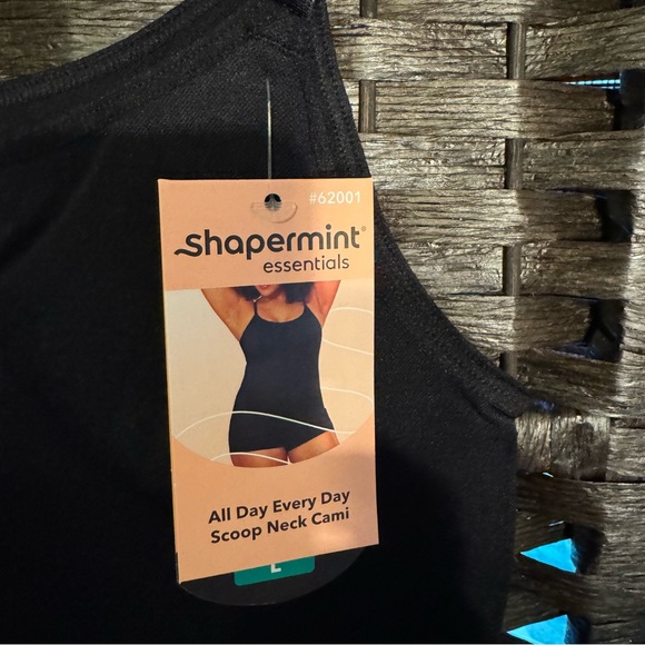 Shapermint All Day Every Day Scoop Neck Cami NWT in Black - Picture 4 of 4